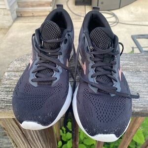 Women's Black and Pink Mizuno Tennis Shoes